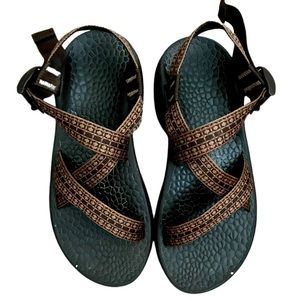 CHACOS Hiking sandals, women’s 10/mens 8.5